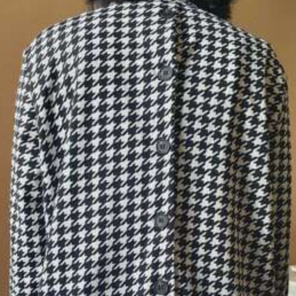 Classic Houndstooth Open Front button detail back - Picture 10 of 10